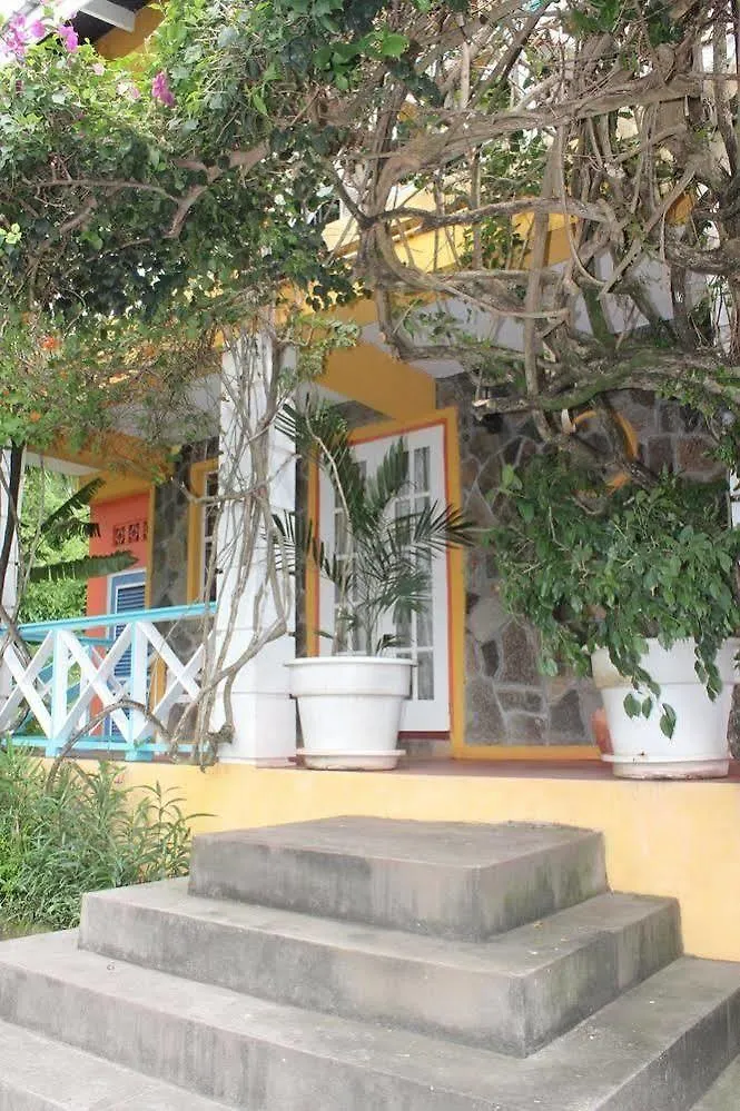 *** Hotel Buttercup Cottage Apartments Arnos Vale Saint Vincent und die Grenadinen