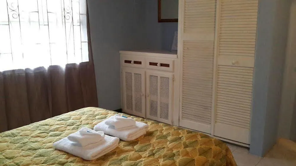 Buttercup Cottage Apartments Arnos Vale
