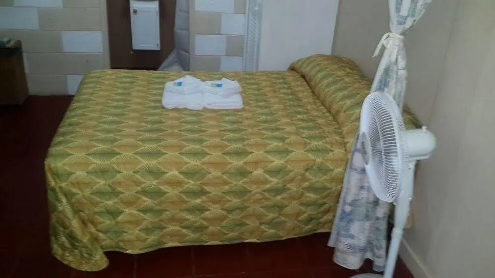 Buttercup Cottage Apartments Arnos Vale Hotel