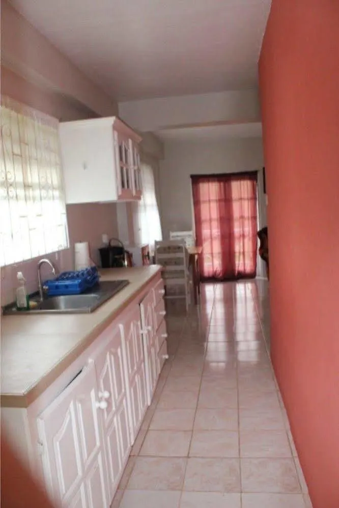 Buttercup Cottage Apartments Arnos Vale Saint Vincent und die Grenadinen